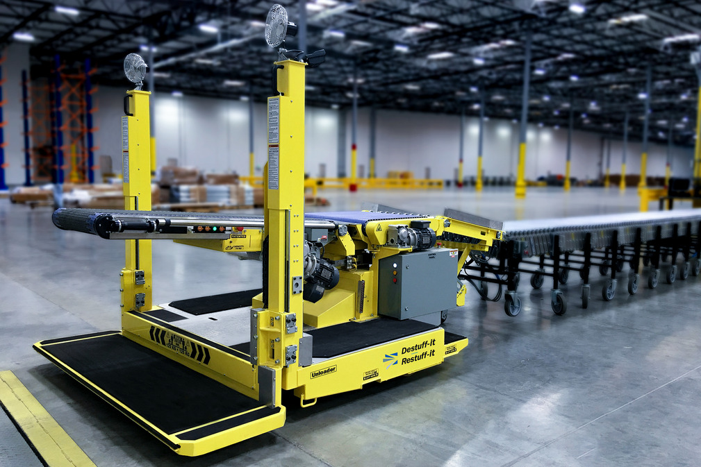 The conveyor system Destuff-it™ is self-propelled and transports loads weighing up to 75 kilograms and with a maximum width of 610 millimetres.