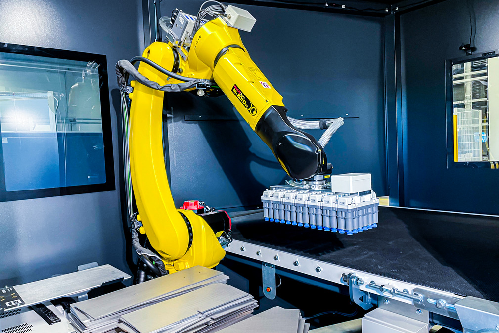 The ivOS Sheet Metal Solution Kit from Schmalz consists of a software package, an intelligent vacuum matrix gripper and 3D vision sensors.