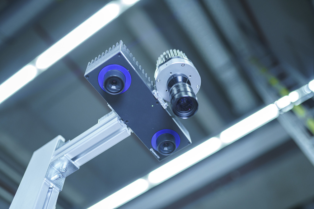 用于施迈茨 VE4S 的 Vision Eco-System 可为协作机器人提供观察功能。